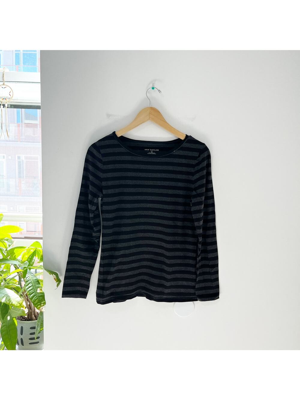 Ann Taylor Black & Gray Stripe Long Sleeve Top Size Medium
